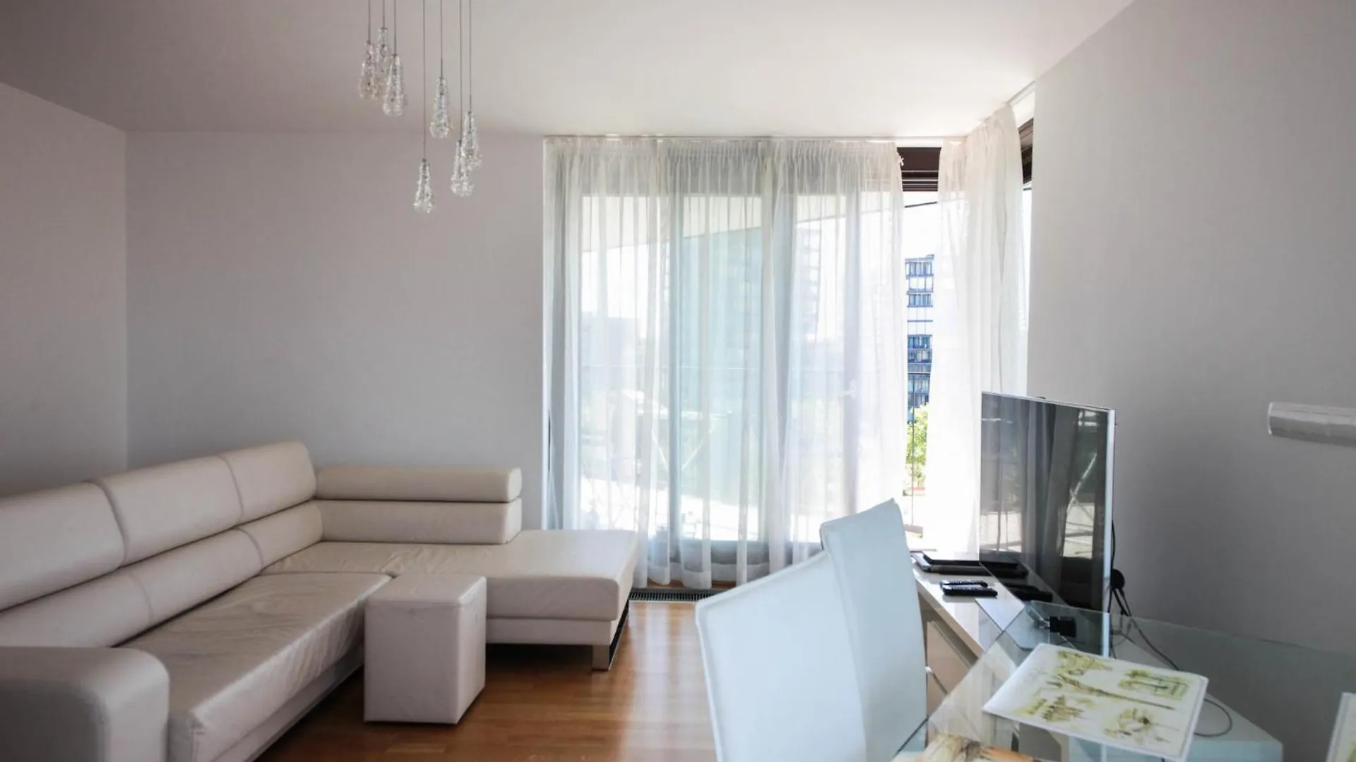 Cosy And Spacious Apartment With The View To The Garden Prague